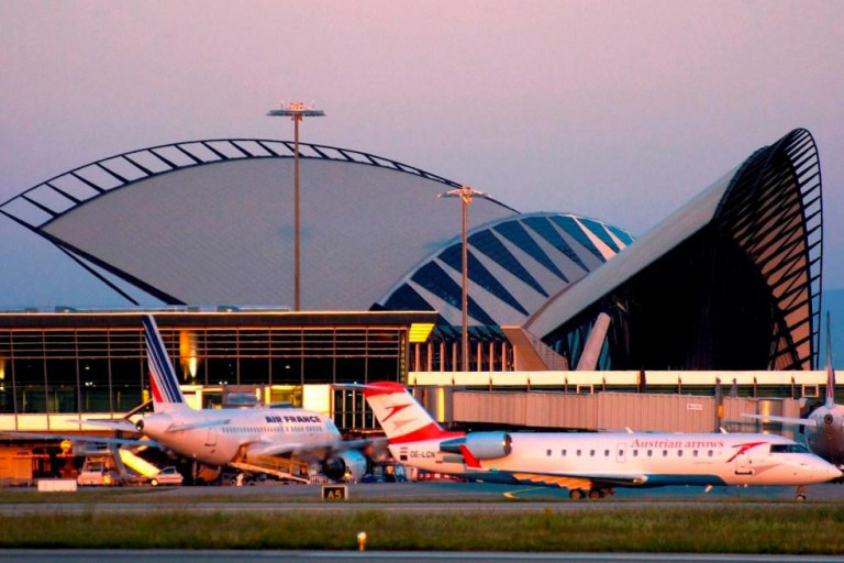 Transfert privé depuis les aéroports de Chambéry, Grenoble, Lyon et Genève.